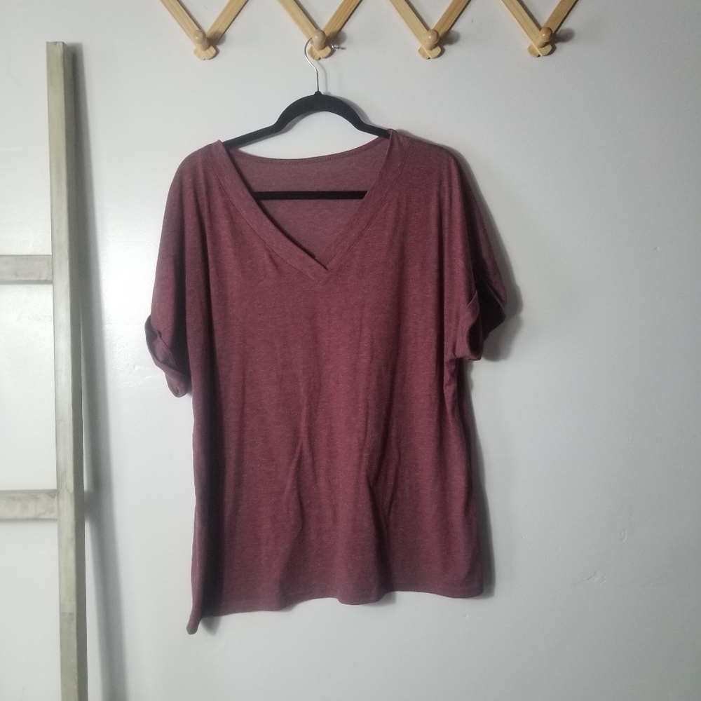 WOMEN'S V-NECK BURGUNDY WITH WHITE BLOUSE SIZE 2XL